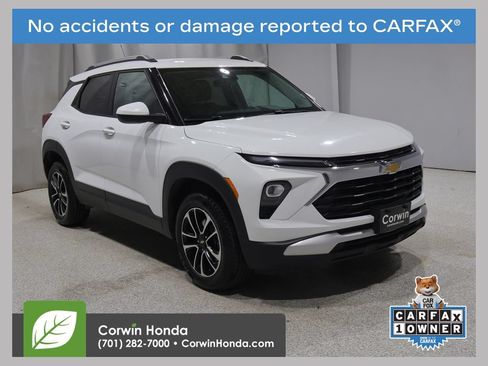 Used 2025 Chevrolet TrailBlazer LT AWD/4WD image 1