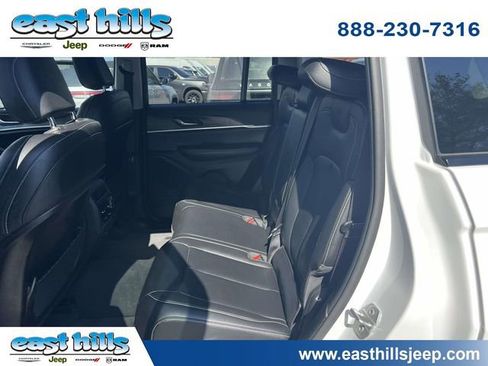 Certified 2023 Jeep Grand Cherokee Limited w/ Black Appearance Package AWD/4WD image 15