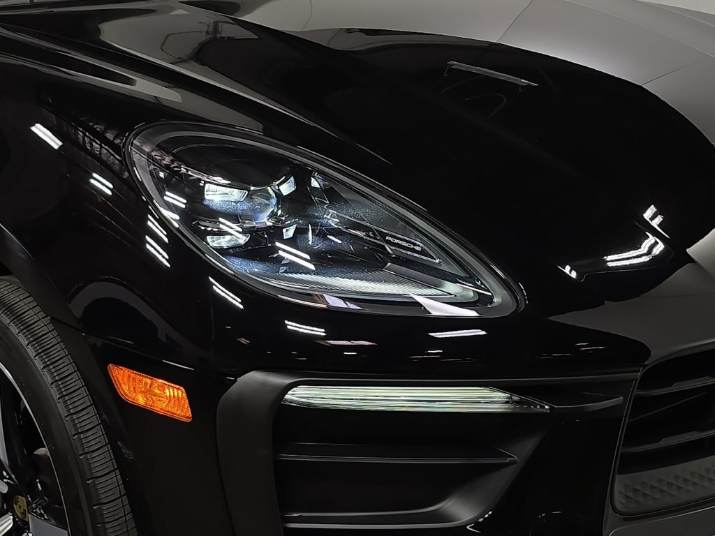 Certified 2026 Porsche Macan AWD/4WD image 12