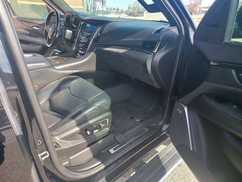 Used 2017 Cadillac Escalade ESV Platinum image 23