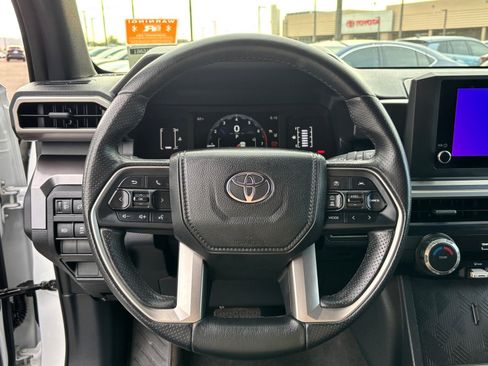 Certified 2025 Toyota 4Runner 4WD image 21