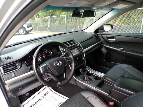 Used 2017 Toyota Camry SE FWD image 11