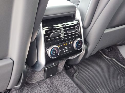 New 2026 Land Rover Range Rover Long Wheelbase SE image 31