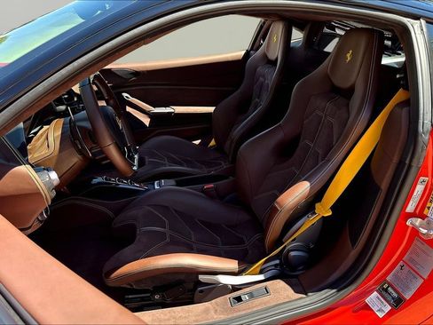 Used 2018 Ferrari 488 GTB RWD image 19