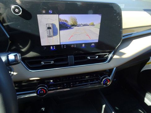 Used 2025 Chevrolet Equinox ACTIV w/ Safety and Technology Package image 16