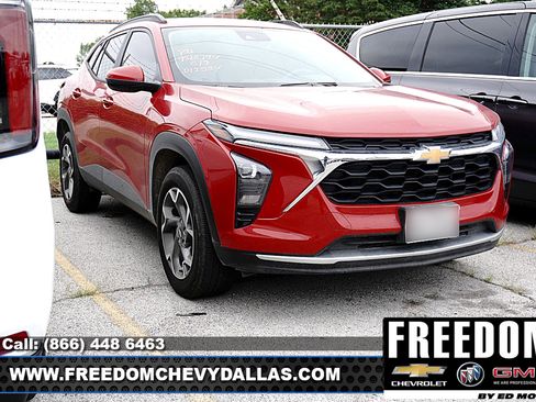 Used 2026 Chevrolet Trax LT FWD image 1