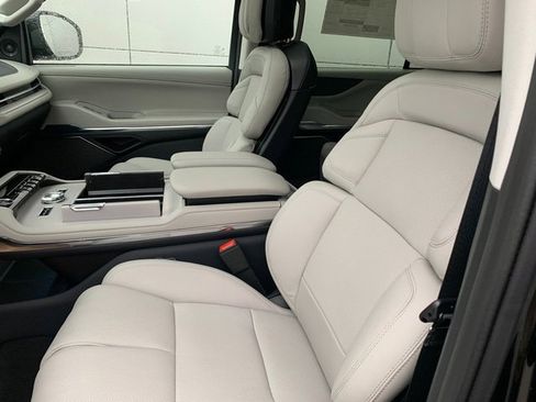 New 2026 Lincoln Navigator Reserve w/ Jet Appearance Package image 23