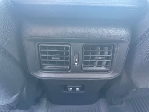 Used 2021 Toyota RAV4 XLE w/ Convenience Package AWD/4WD image 18