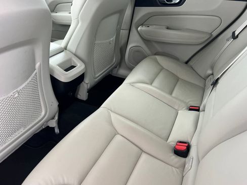 Used 2023 Volvo XC60 B5 Plus image 5