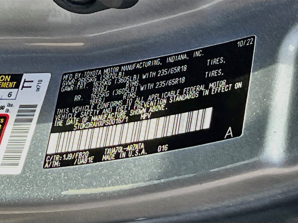 Used 2023 Toyota Highlander LE FWD image 33