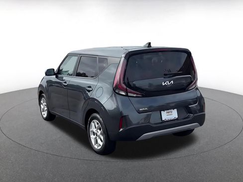 Used 2025 Kia Soul LX w/ LX Technology Package FWD image 11