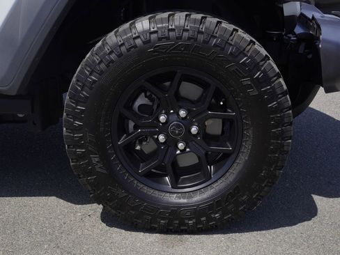 Certified 2025 Jeep Wrangler Unlimited Sport AWD/4WD image 10