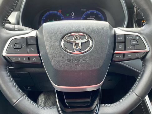 Used 2024 Toyota Highlander Platinum AWD/4WD image 28