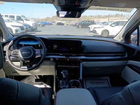 Used 2024 Kia Carnival SX Prestige image 10