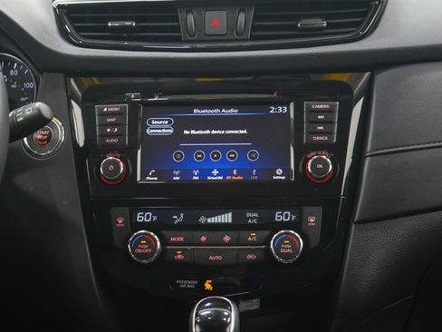 Used 2019 Nissan Rogue SV w/ Premium Package AWD/4WD image 15