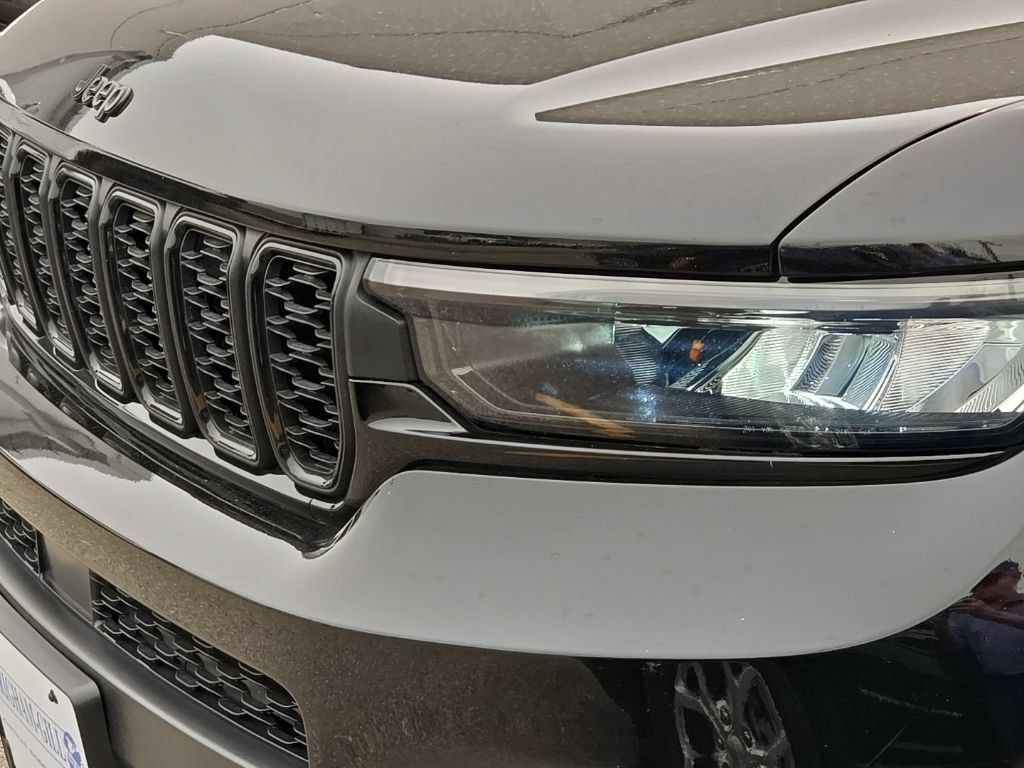 Used 2023 Jeep Grand Cherokee L Laredo AWD/4WD image 7