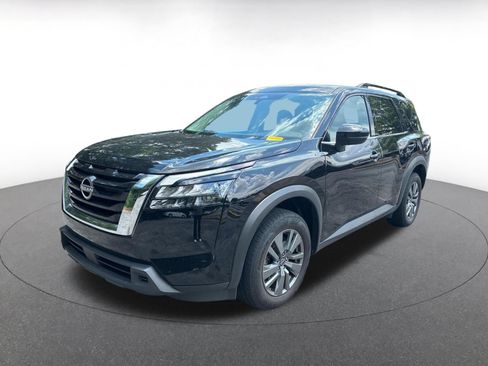 Used 2025 Nissan Pathfinder SV FWD image 3
