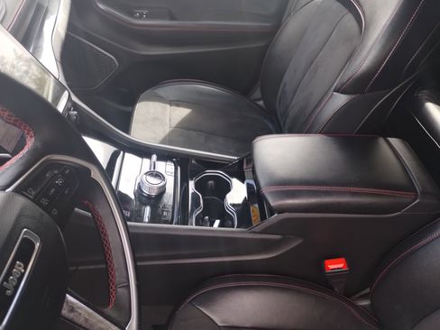 Used 2022 Jeep Grand Cherokee Trailhawk image 13