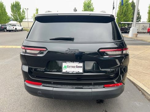 Used 2023 Jeep Grand Cherokee L Laredo AWD/4WD image 10