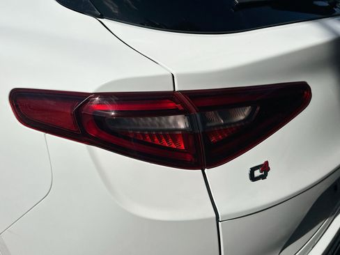 Used 2022 Alfa Romeo Stelvio Veloce AWD/4WD image 6