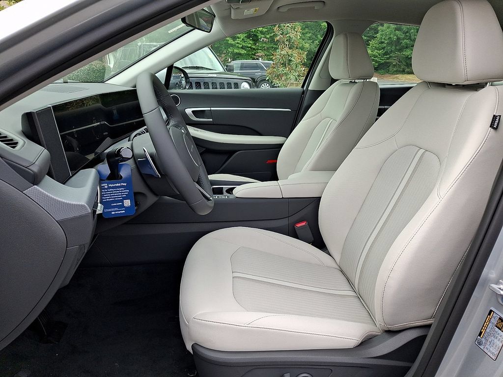 New 2026 Hyundai Sonata SEL FWD image 9