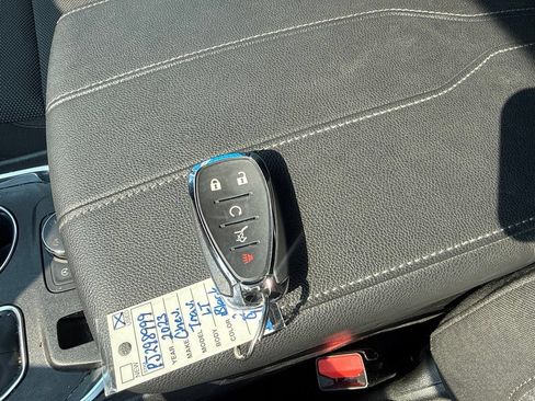 Used 2023 Chevrolet Traverse LT w/ Rear Camera Mirror Package AWD/4WD image 29