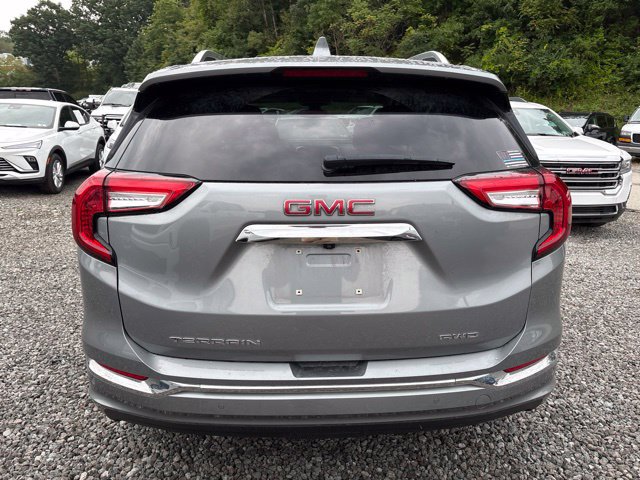 Used 2024 GMC Terrain Denali w/ Denali Premium Package AWD/4WD image 4