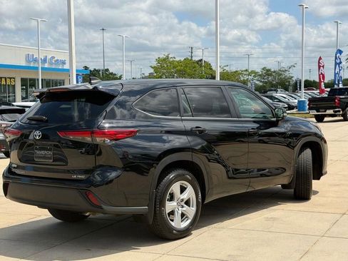 Used 2023 Toyota Highlander LE AWD/4WD image 5