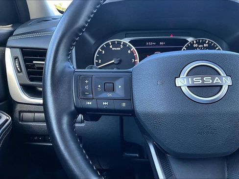 Used 2025 Nissan Rogue SV AWD/4WD image 9