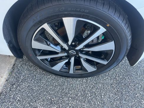 Used 2024 Nissan Sentra SV w/ SV Premium Package image 31