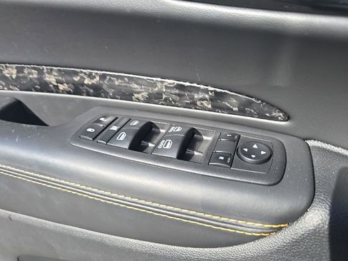 Used 2023 Dodge Durango R/T w/ Hemi Orange Plus Package image 18