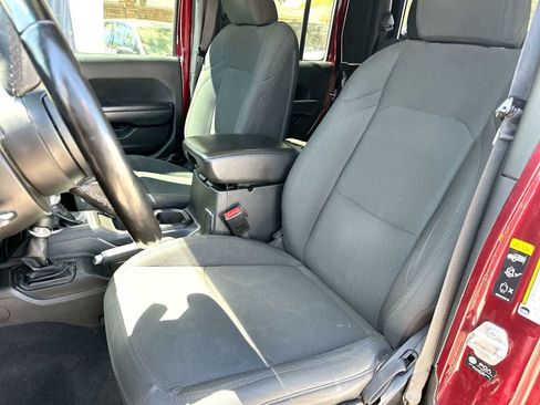 Used 2021 Jeep Gladiator Sport image 4