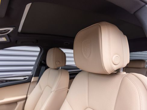 Certified 2026 Porsche Macan AWD/4WD image 24