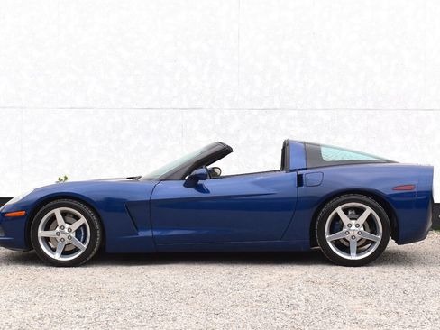 Used 2005 Chevrolet Corvette Coupe w/ Preferred Equipment Group RWD image 13