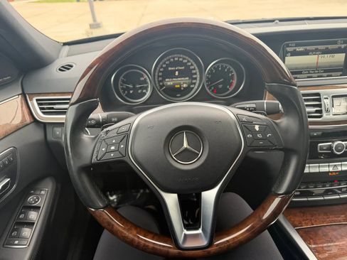Used 2014 Mercedes-Benz E 350 4MATIC Sedan image 19