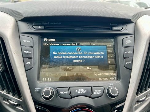 Used 2012 Hyundai Veloster w/ Style Pkg image 27