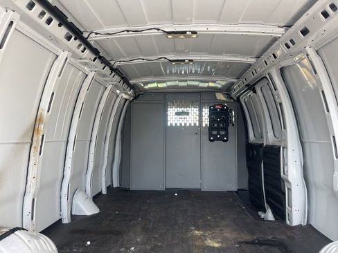 Used 2022 Chevrolet Express 3500 Extended w/ Driver Convenience Package RWD image 16