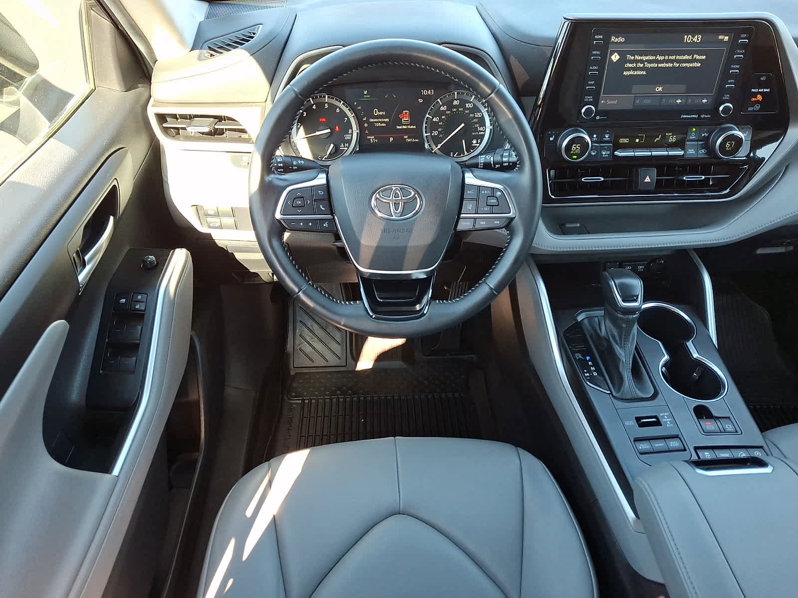 Certified 2021 Toyota Highlander XLE AWD/4WD image 14