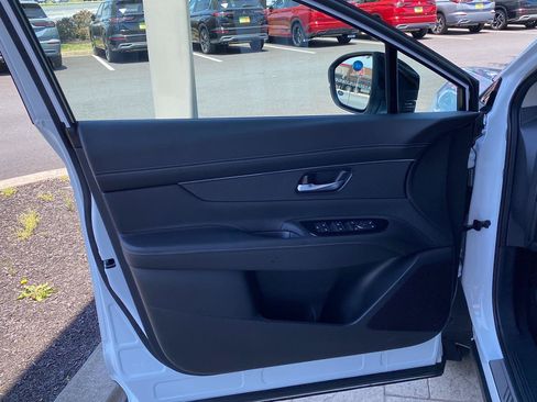 Certified 2025 Nissan Murano SV AWD/4WD image 22