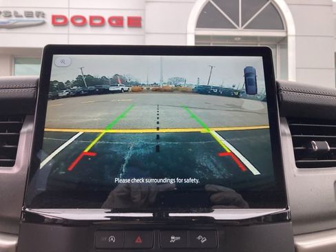 Used 2024 Ford Expedition XLT image 17