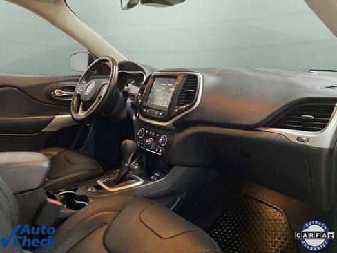 Used 2017 Jeep Cherokee Overland w/ Technology Group image 16