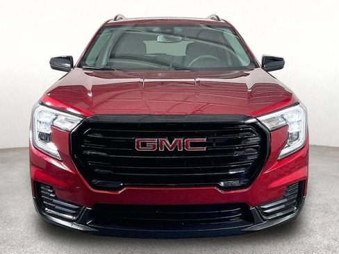 Used 2024 GMC Terrain SLE w/ Driver Convenience Package FWD image 4