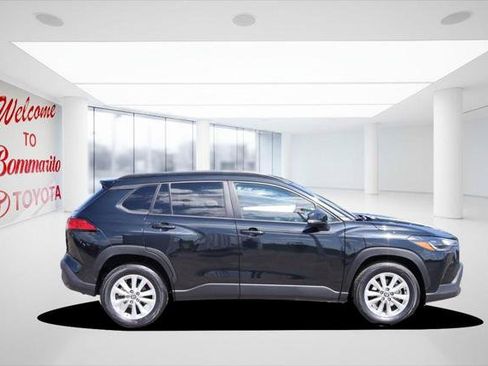 Certified 2025 Toyota Corolla Cross LE FWD image 5