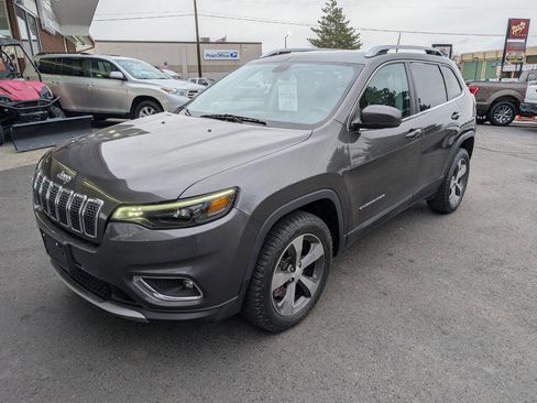 Used 2019 Jeep Cherokee Limited w/ Trailer Tow Group image 3