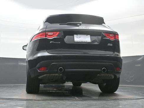Used 2017 Jaguar F-PACE Premium image 33