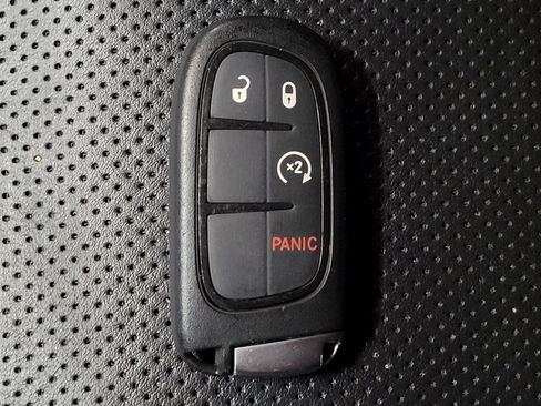 Used 2022 Jeep Cherokee Latitude Lux AWD/4WD image 32