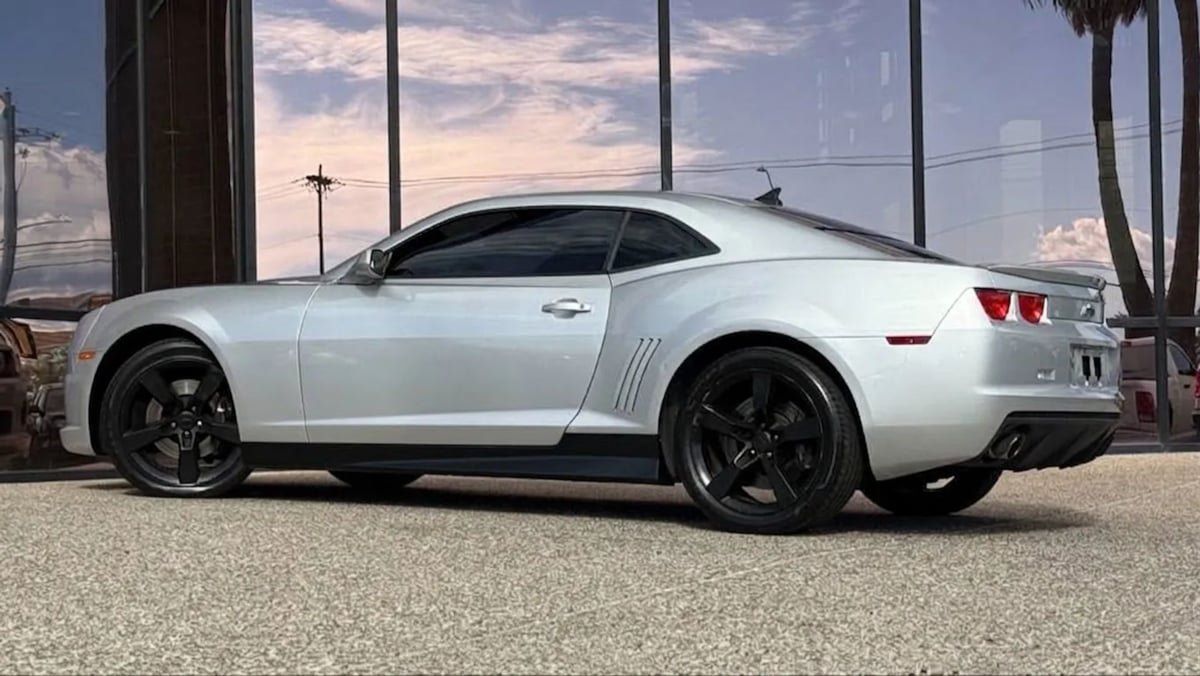 Used 2011 Chevrolet Camaro SS RWD image 6