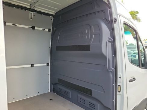 Used 2025 Mercedes-Benz Sprinter 2500 image 8