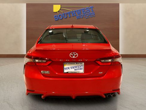 Used 2024 Toyota Camry SE image 3