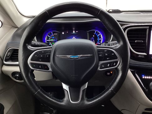 Used 2021 Chrysler Pacifica Touring-L image 28